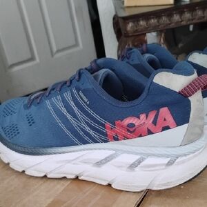 HOKA One One Clifton 6
